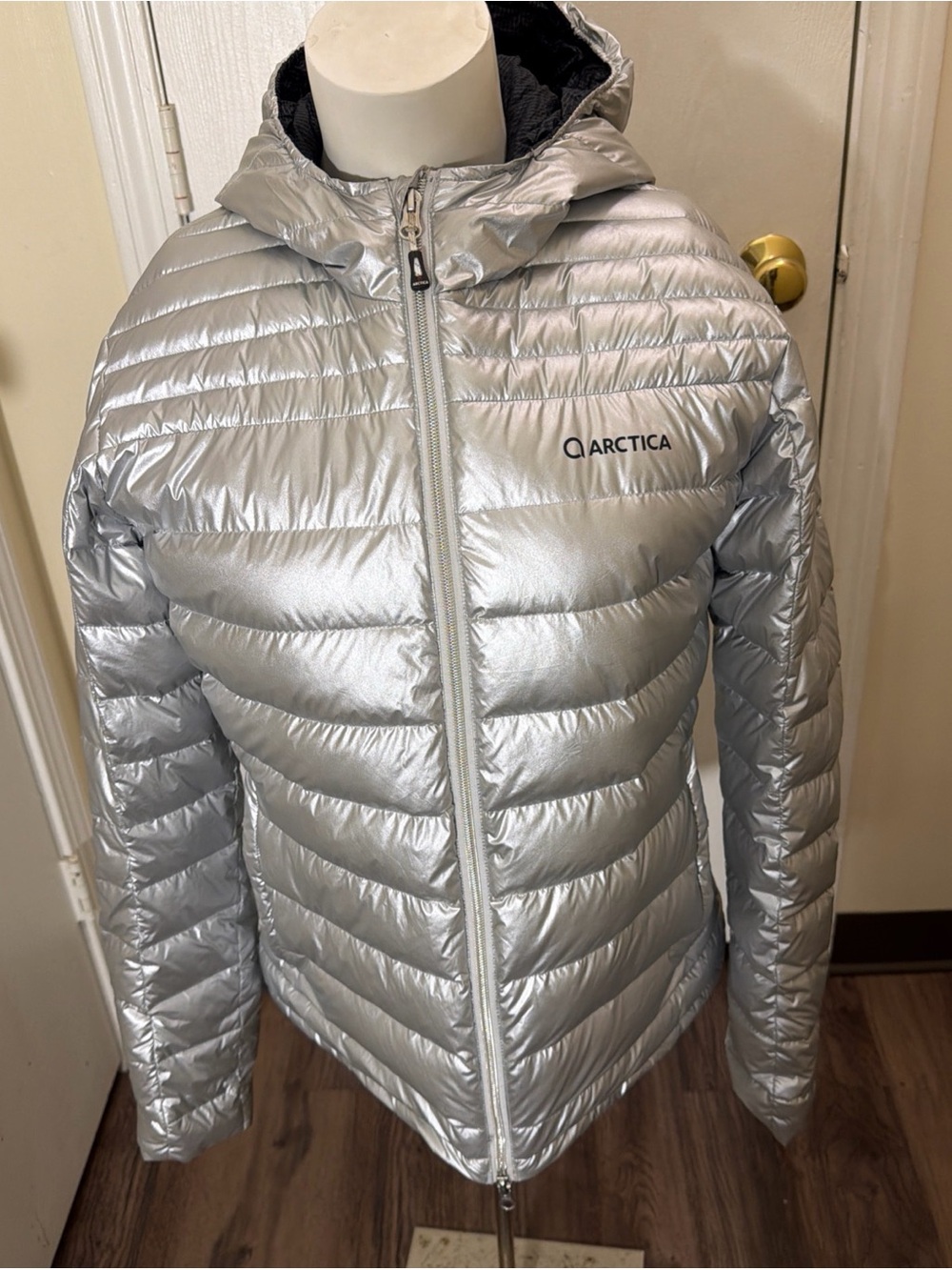 Arctica Women's Hooded Featherlight Down Chrome Jacket Size Large